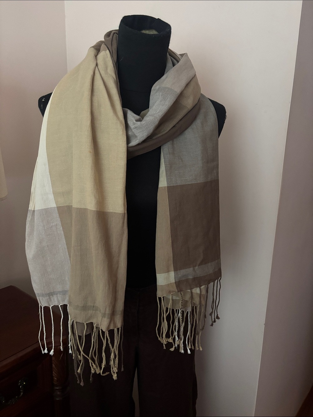 GAP women’s Neutral plaids Scarf